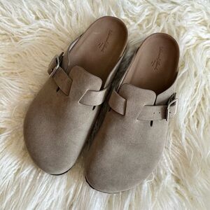 Universal Thread Tan Mules